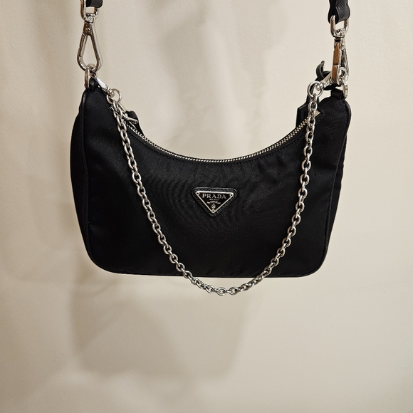 Authentic Prada Re-Edition 2005 Shoulder/Crossbody Bag - Picture 8 of 13